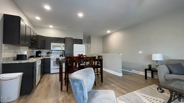 $2,400 | 169 East Grande Avenue, Unit 301, Johnson City, TN 37601