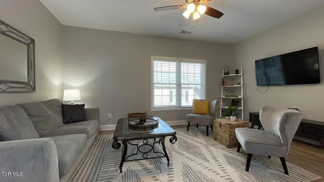 $2,400 | 169 East Grande Avenue, Unit 301, Johnson City, TN 37601