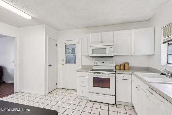 $460,000 | 810 Meadowbrook Drive, Orange Park, FL 32073