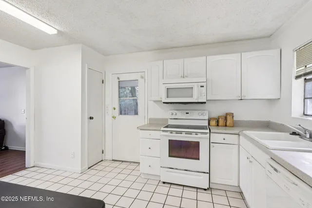 $475,000 | 810 Meadowbrook Drive, Orange Park, FL 32073