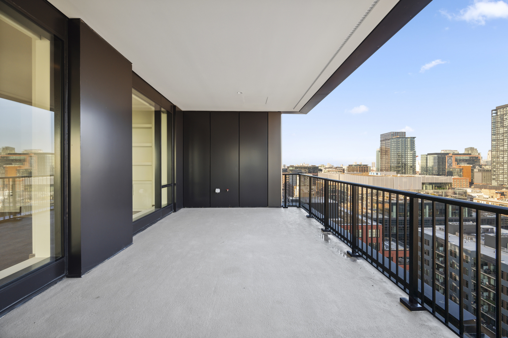 21 North May Street, Unit 1401 Chicago, IL 60607 - Photo 46 of 47 a balcony view with city view