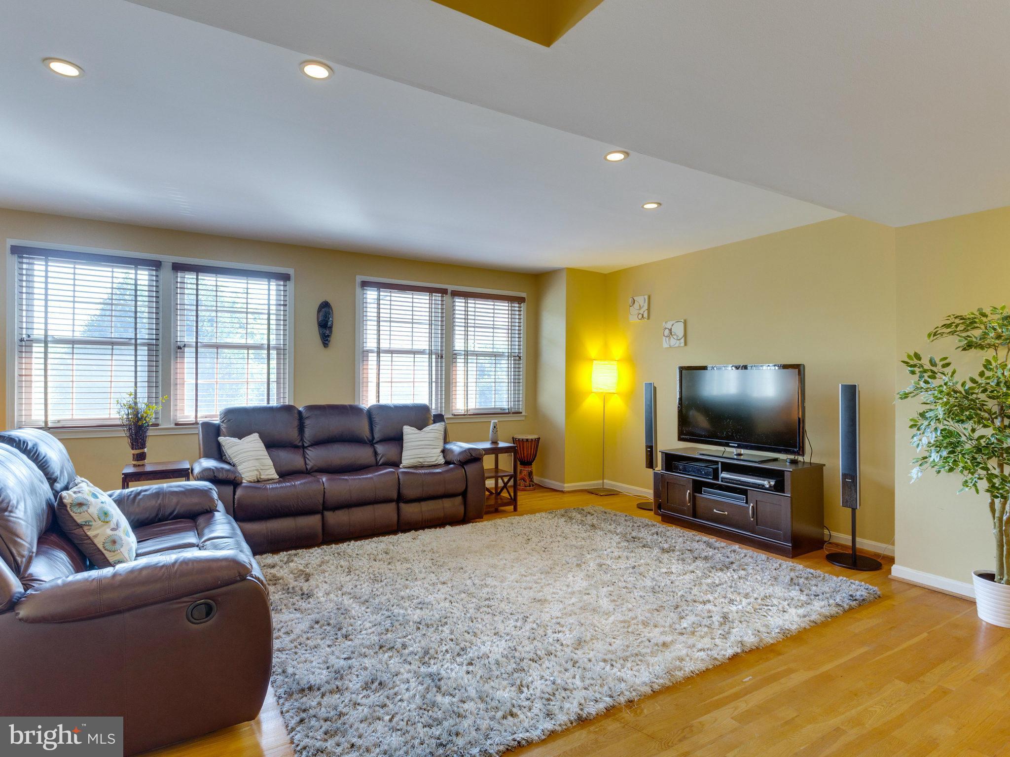 3897 Chain Bridge Road Fairfax, VA 22030 - Photo 11 of 30 Living Room