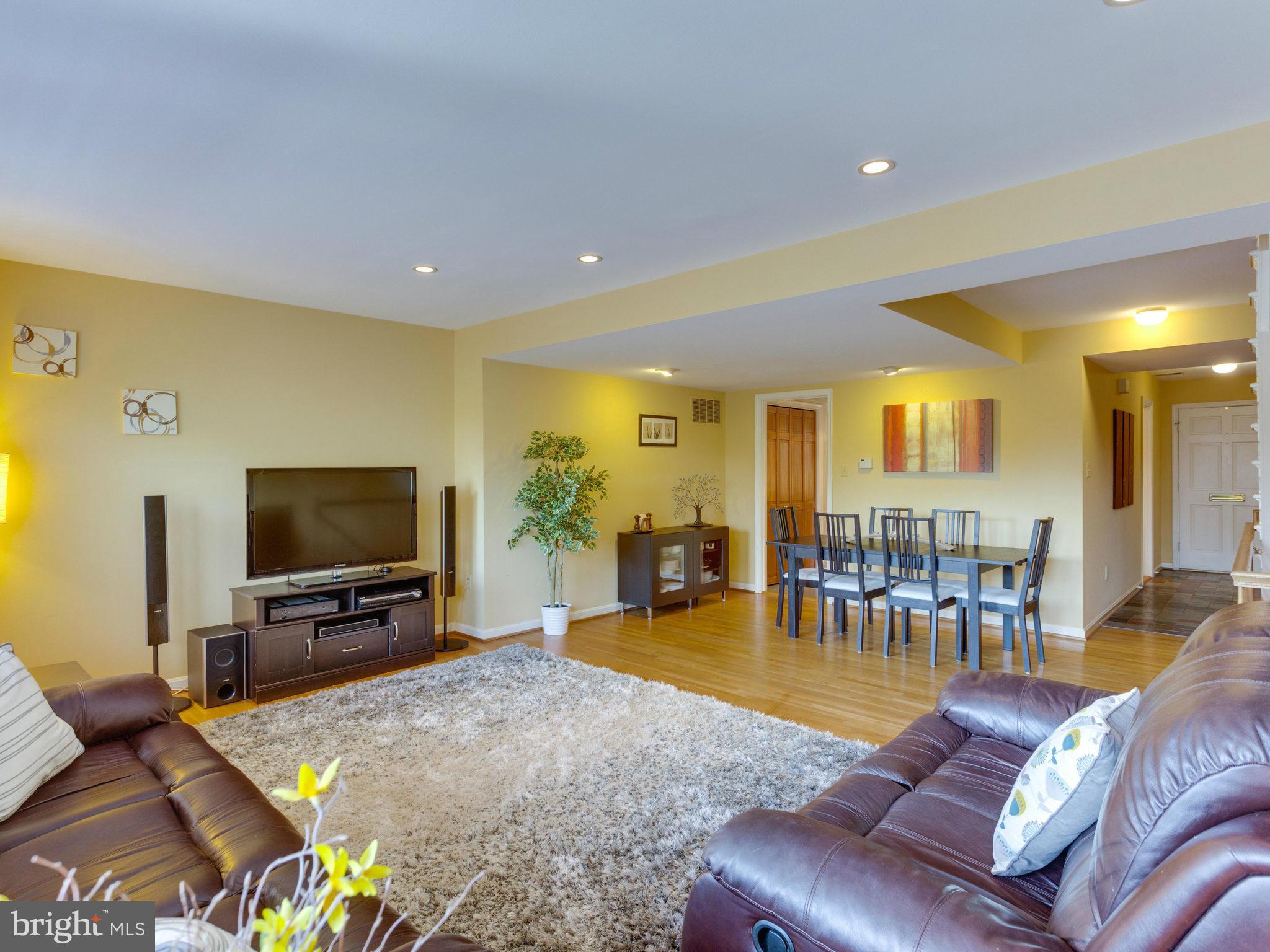 3897 Chain Bridge Road Fairfax, VA 22030 - Photo 12 of 30 Living Room