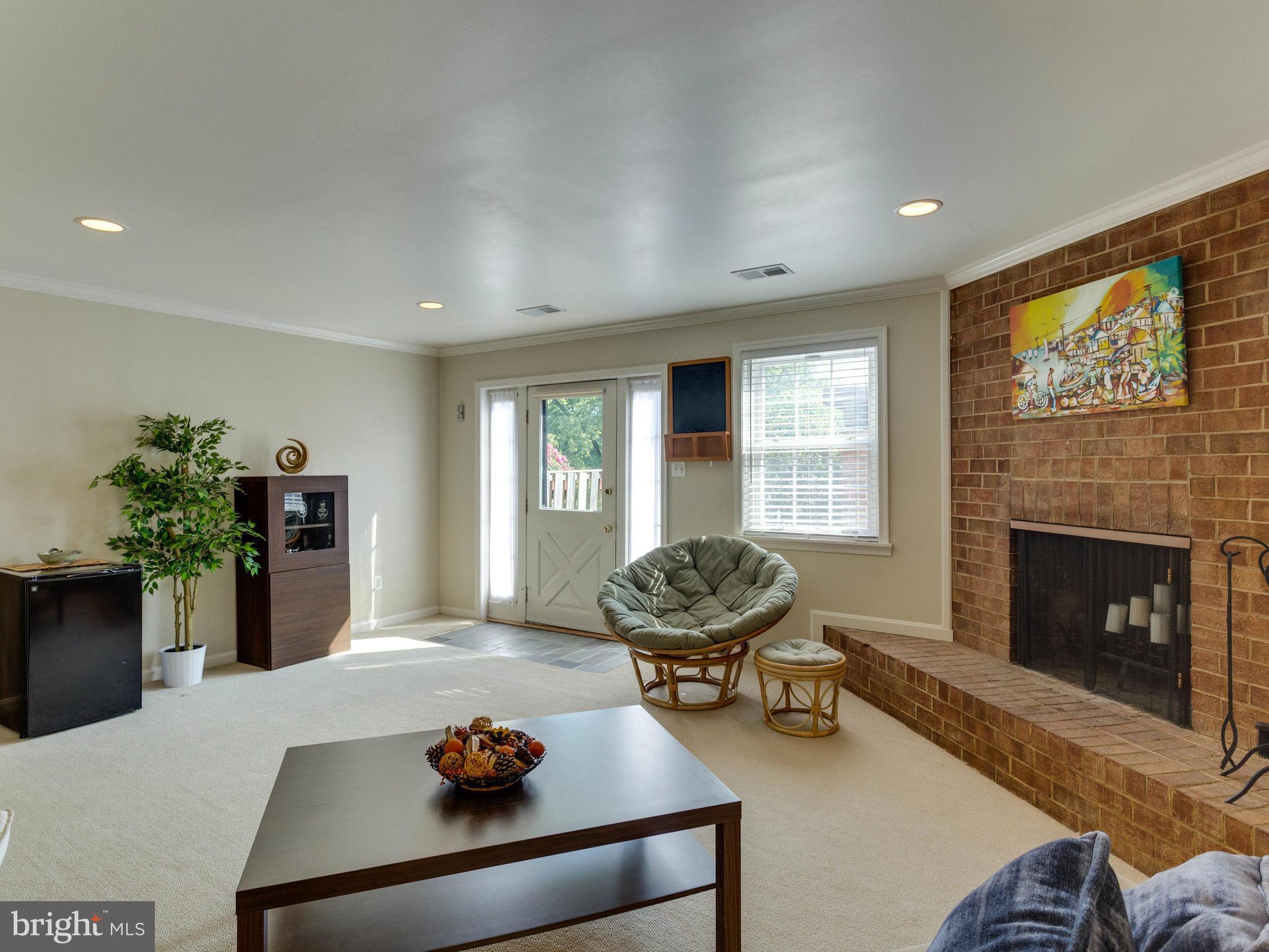 3897 Chain Bridge Road Fairfax, VA 22030 - Photo 25 of 30 Family Room