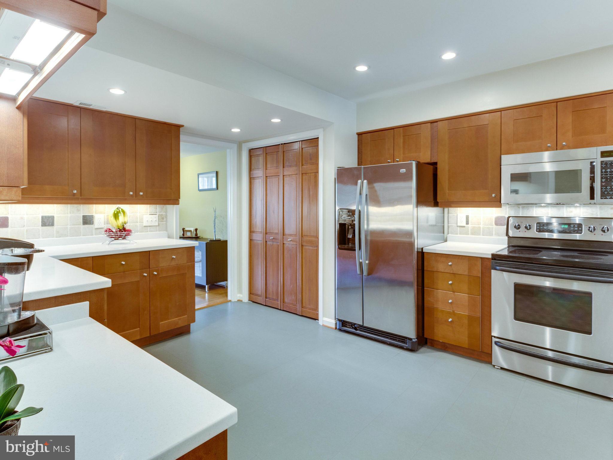 3897 Chain Bridge Road Fairfax, VA 22030 - Photo 5 of 30 Kitchen