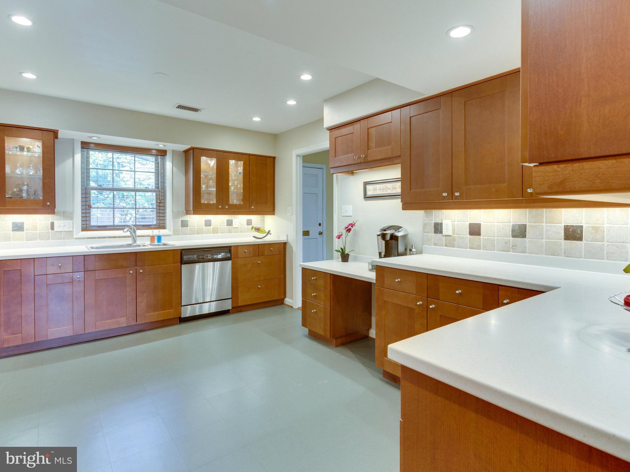 3897 Chain Bridge Road Fairfax, VA 22030 - Photo 6 of 30 Kitchen