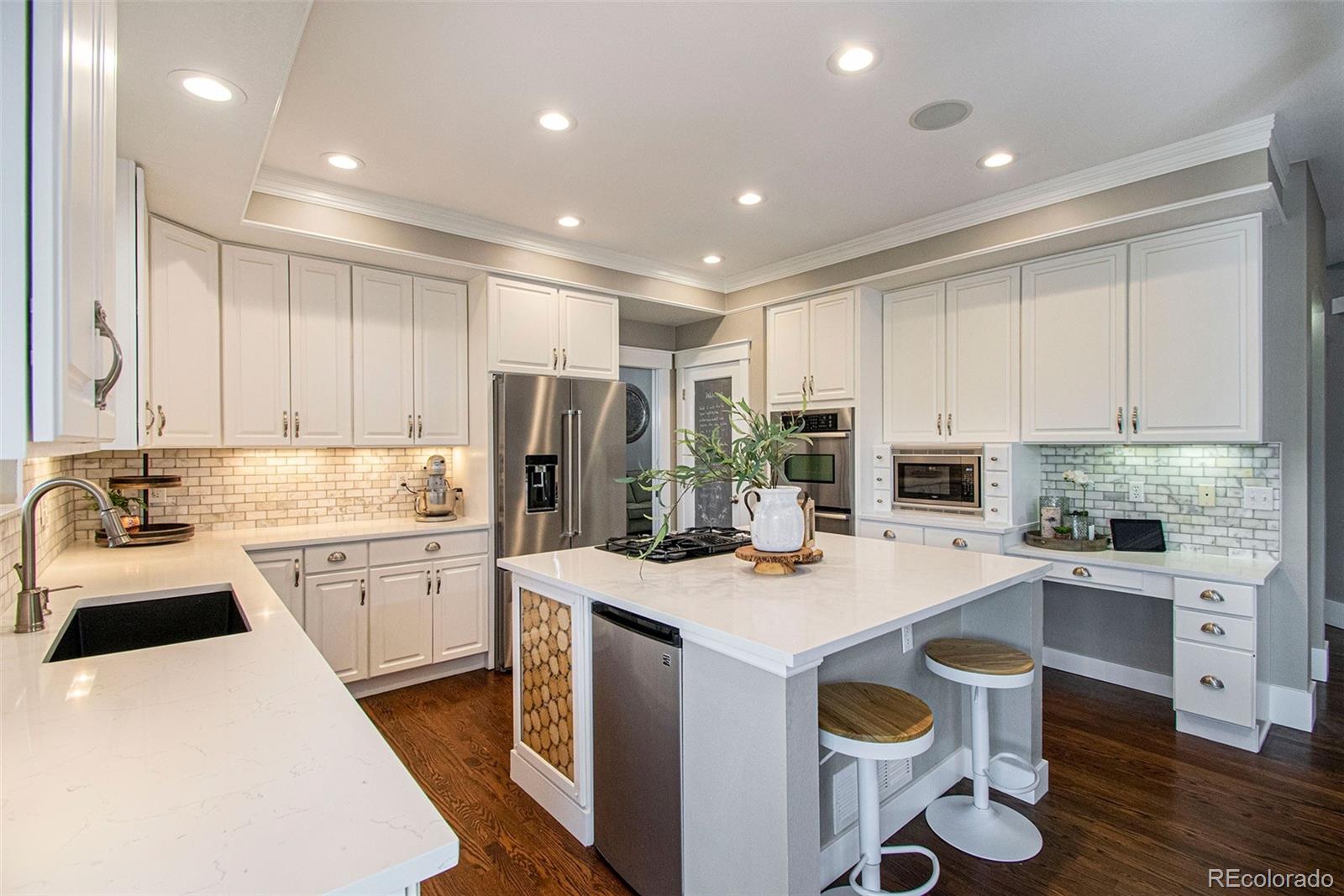9411 Desert Willow Road Highlands Ranch, CO 80129 - Photo 8 of 40 Gallery Image 8