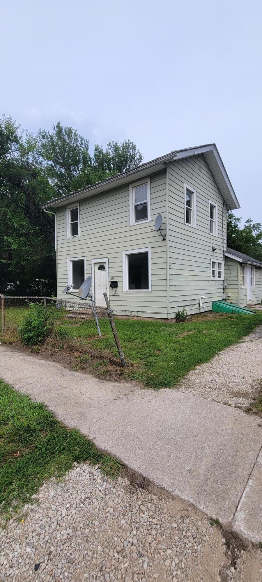 230 East Michigan Avenue Three Rivers, MI 49093 - Photo 3 of 17 20230811_114223