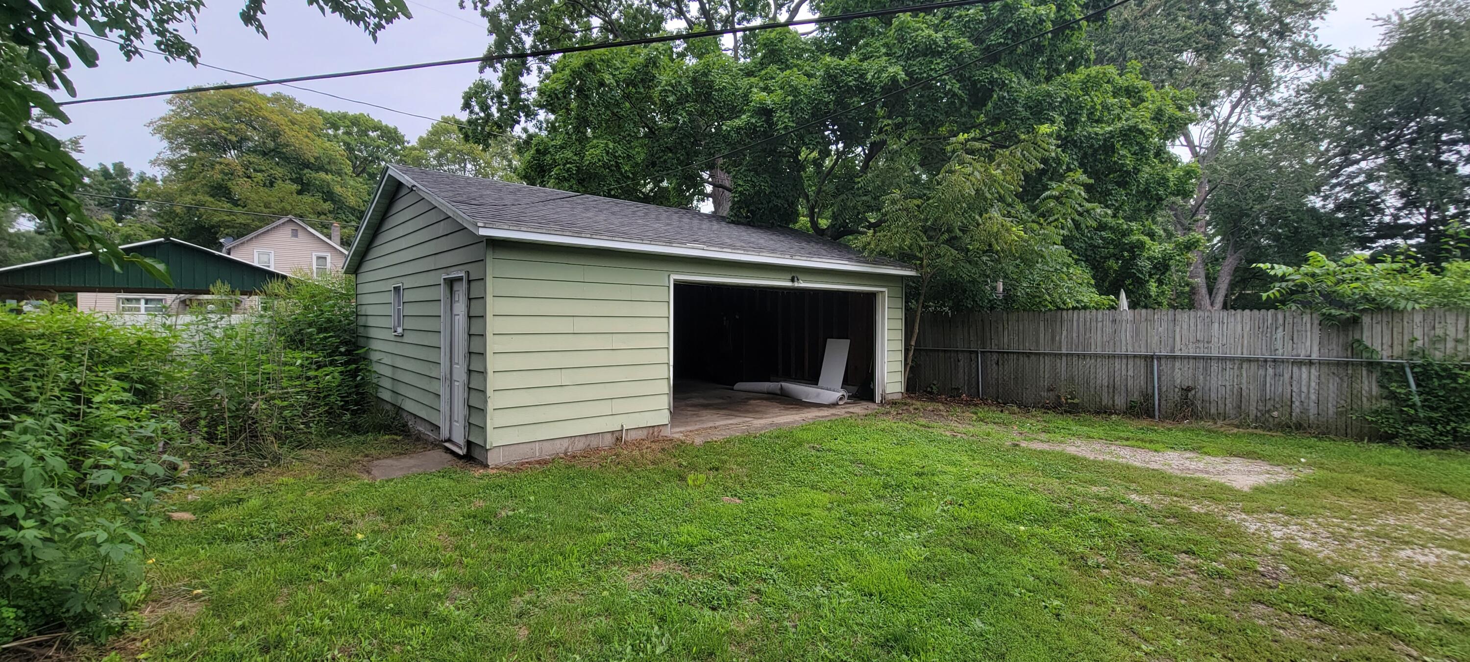 230 East Michigan Avenue Three Rivers, MI 49093 - Photo 5 of 17 Detached Garage