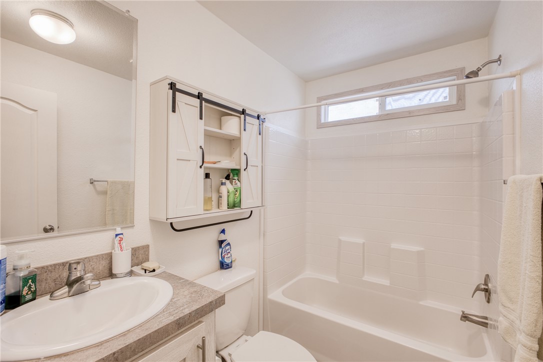1855 Talc Road Bullhead City, AZ 86442 - Photo 12 of 23 Full bath with washtub / shower combination and vanity