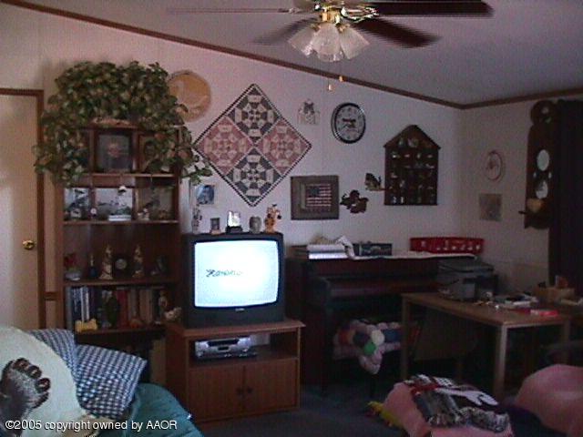 8710 Arlie Road Amarillo, TX 79108 - Photo 3 of 11 Living Room