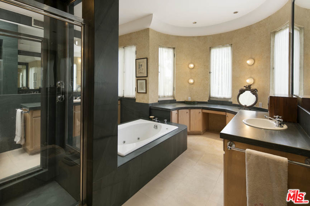 1368 Vireo Drive Los Angeles, CA 90069 - Photo 12 of 14