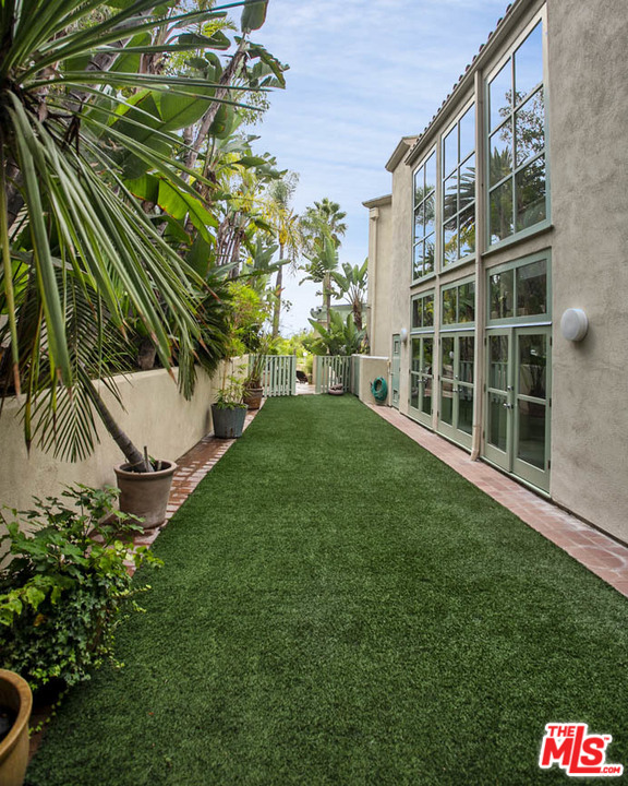 1368 Vireo Drive Los Angeles, CA 90069 - Photo 10 of 14