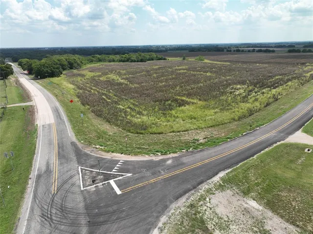 a black and white photo of a room