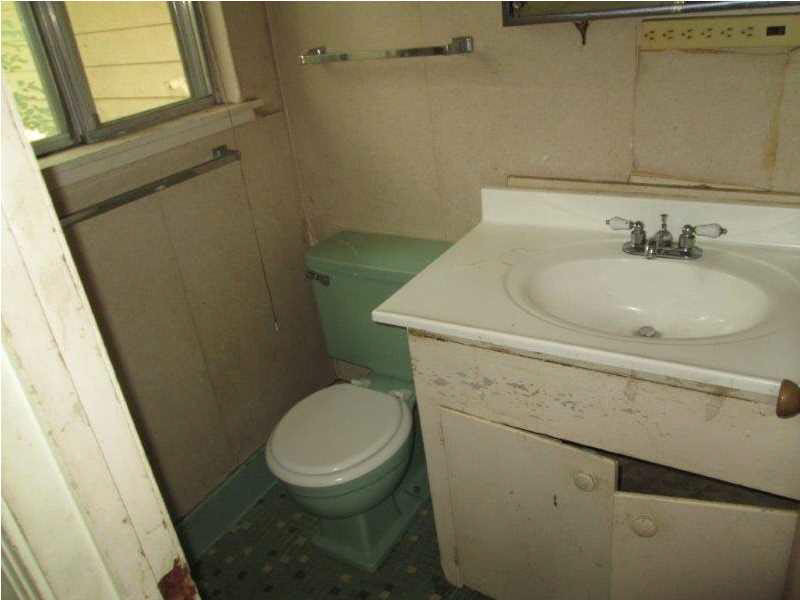 1761 Maria Drive Jackson, MS 39204 - Photo 7 of 11 Master bath