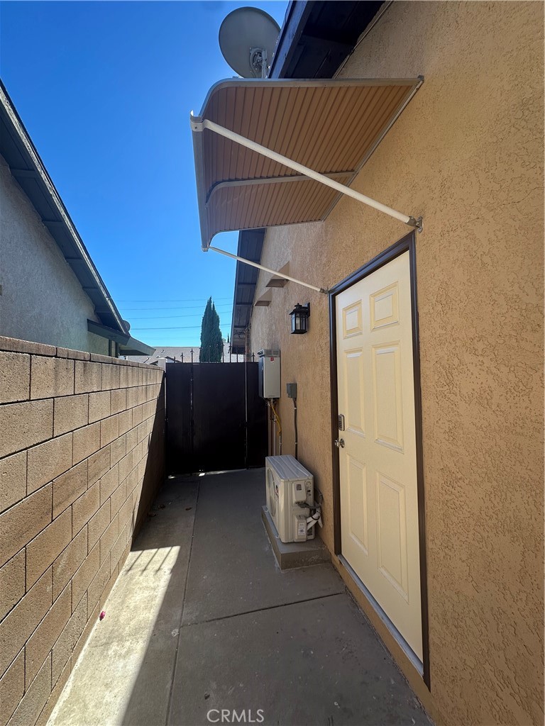 20655 Lemmer Street Chatsworth, CA 91311 - Photo 23 of 25 a view of entryway