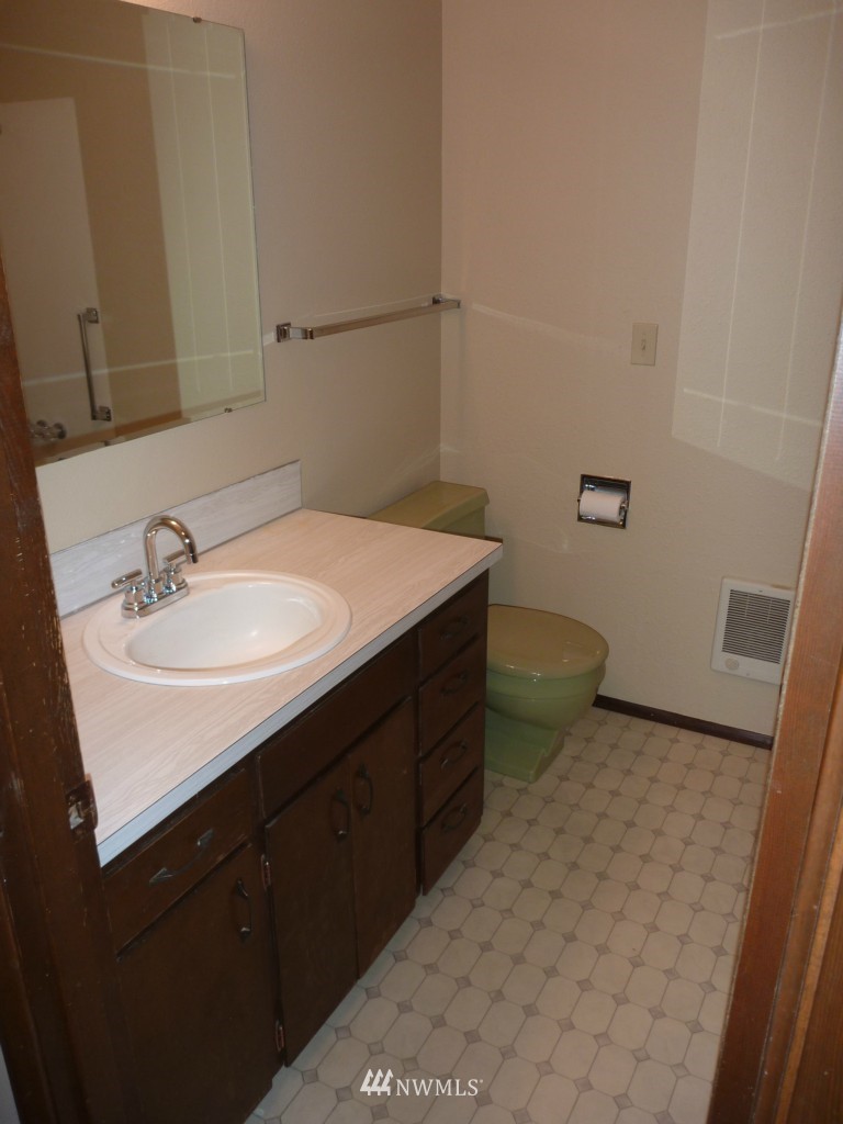 1305 Eshom Road Centralia, WA 98531 - Photo 14 of 20 Gallery Image 14