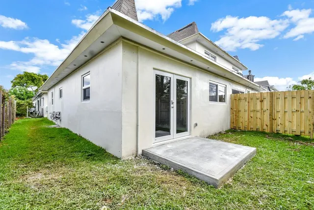 $1,280,000 | 2466 Taylor Street, Unit 205 2B 3C 3D & 4D, Hollywood, FL 33020