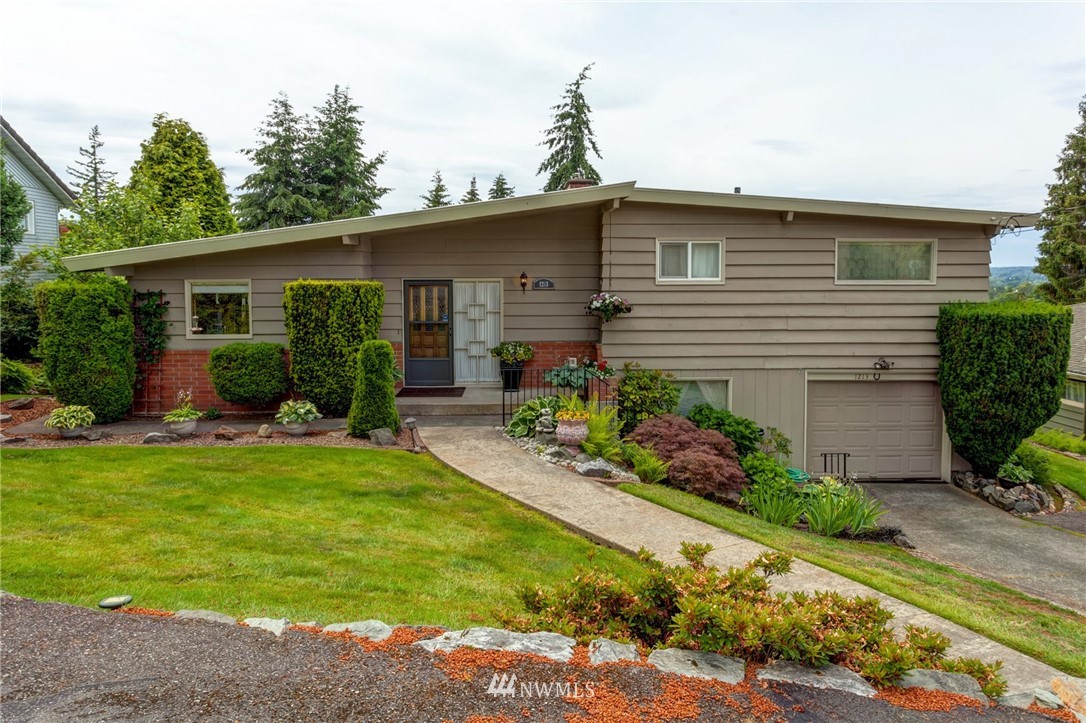 1213 West Racine Street Bellingham, WA 98229 - Photo 1 of 24 Gallery Image 1