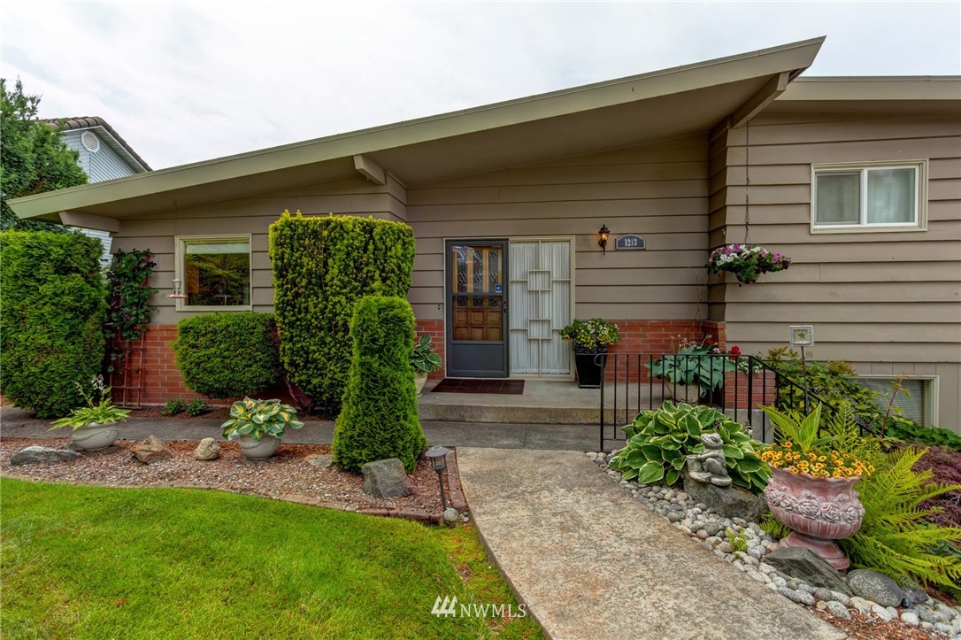 1213 West Racine Street Bellingham, WA 98229 - Photo 2 of 24 Gallery Image 2