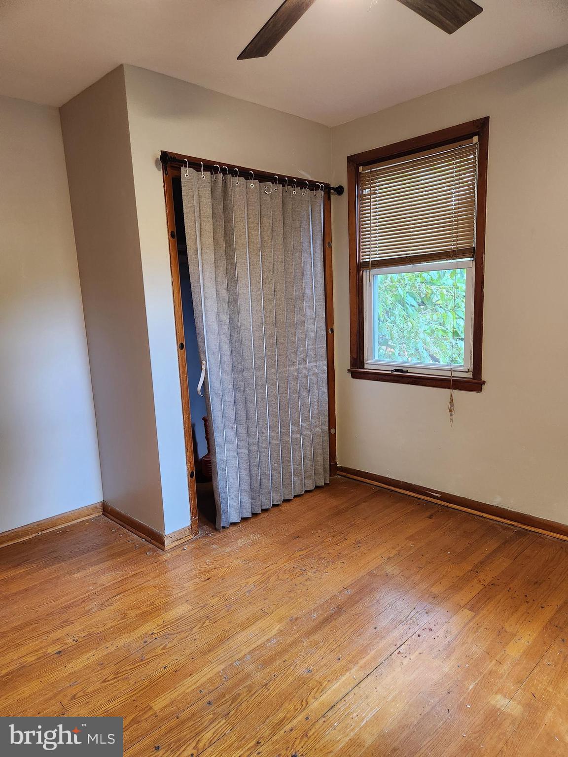 3817 Birchview Avenue, Unit 1 Baltimore, MD 21206 - Photo 12 of 19 an empty room with a window