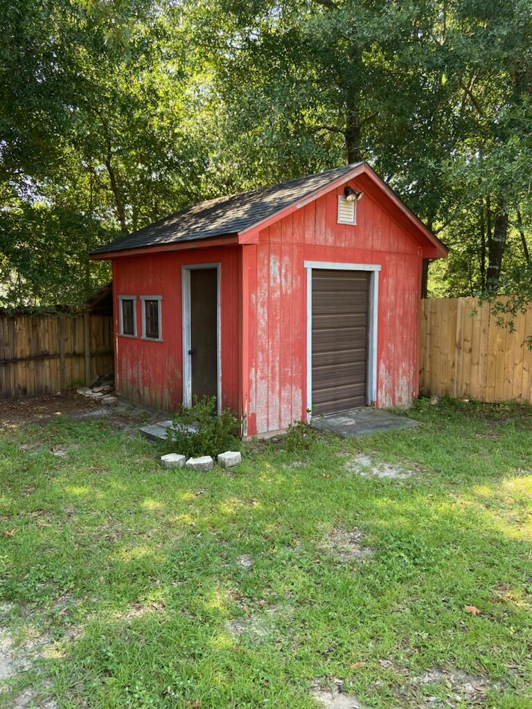 212 Limestone Circle Crestview, FL 32539 - Photo 3 of 9 212 storage shed
