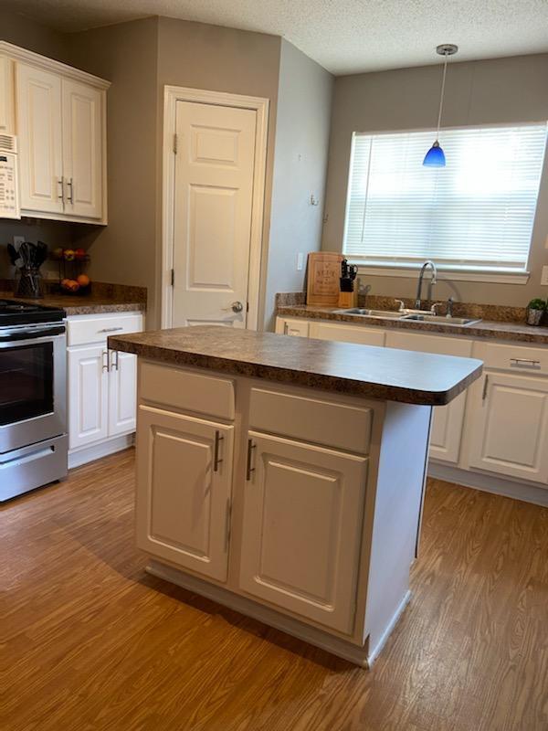 212 Limestone Circle Crestview, FL 32539 - Photo 8 of 9 island