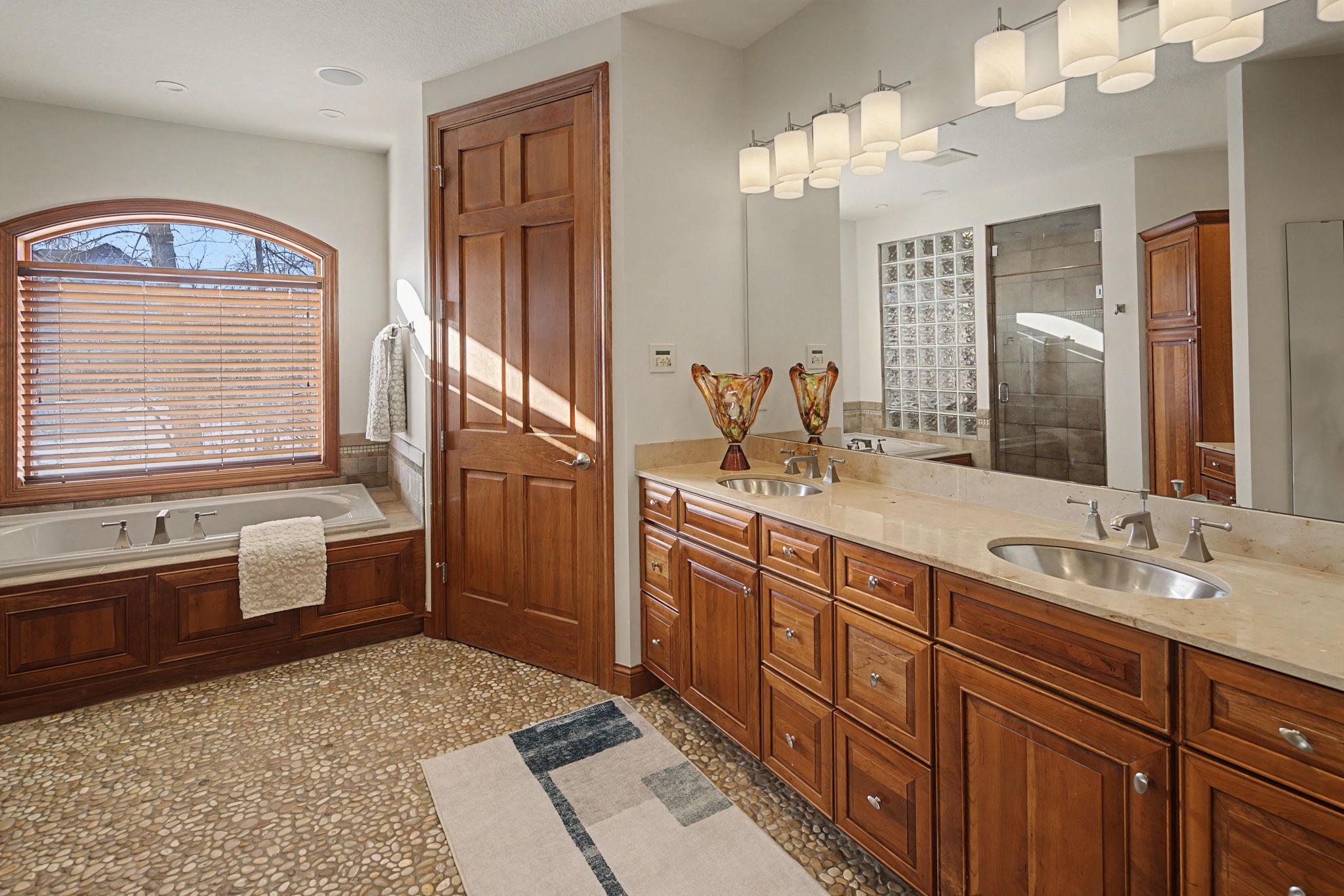 14250 Trace Ridge Road Minnetonka, MN 55391 - Photo 19 of 44