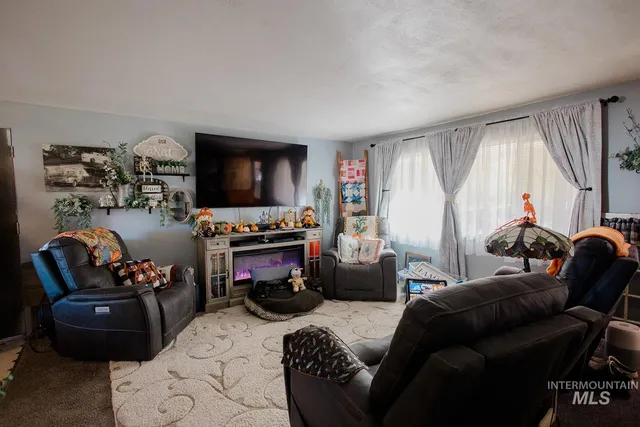 $265,000 | 160 South 11th East, Mountain Home, ID 83647