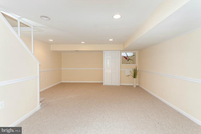 819 Arncliffe Road Essex, MD 21221 - Photo 5 of 7 Family Room