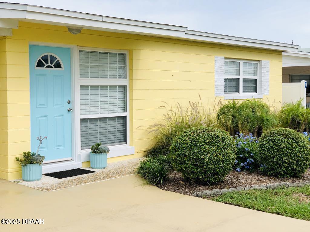 828 26th Avenue New Smyrna Beach, FL 32169 - Photo 2 of 13 903998.3