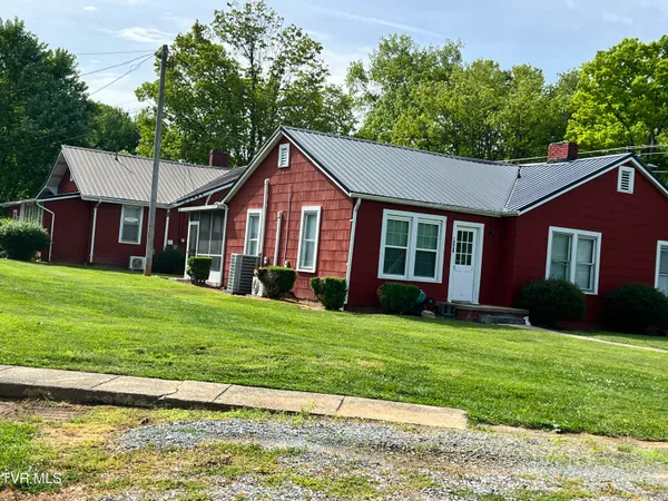 $825,000 | 900 Milligan Highway, Johnson City, TN 37601