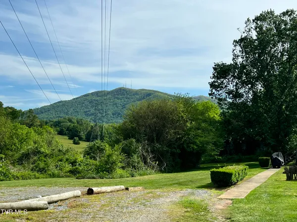 $825,000 | 900 Milligan Highway, Johnson City, TN 37601