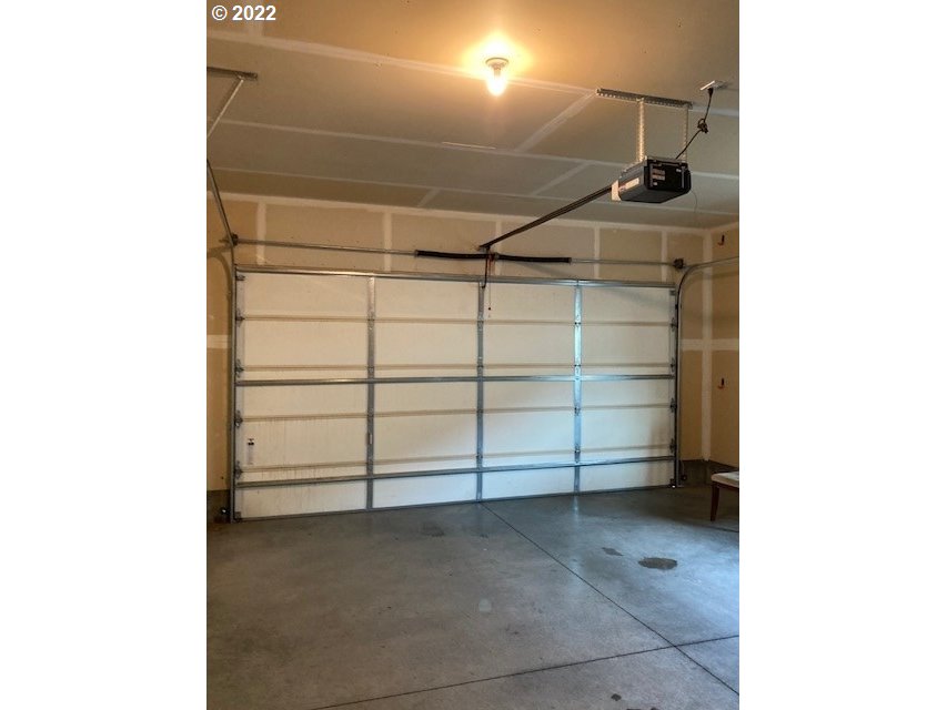 1734 Southwest 3rd Street Pendleton, OR 97801 - Photo 19 of 29 a view of a garage