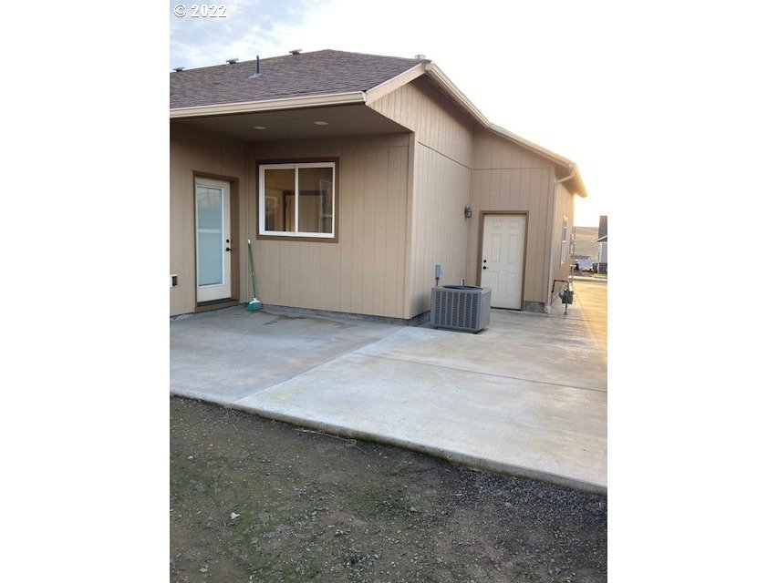 1734 Southwest 3rd Street Pendleton, OR 97801 - Photo 23 of 29 a view of a house with porch