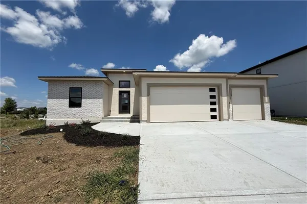 $535,000 | 27604 East 128th Court, Lee's Summit, MO 64086