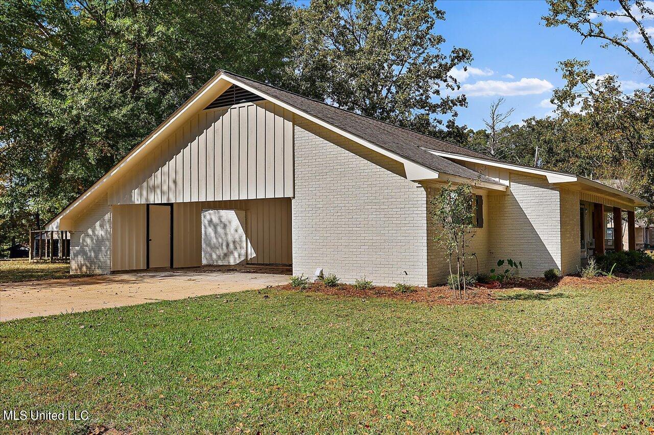 577 North Old Canton Road Madison, MS 39110 - Photo 4 of 53 04-577 N Old Canton Rd
