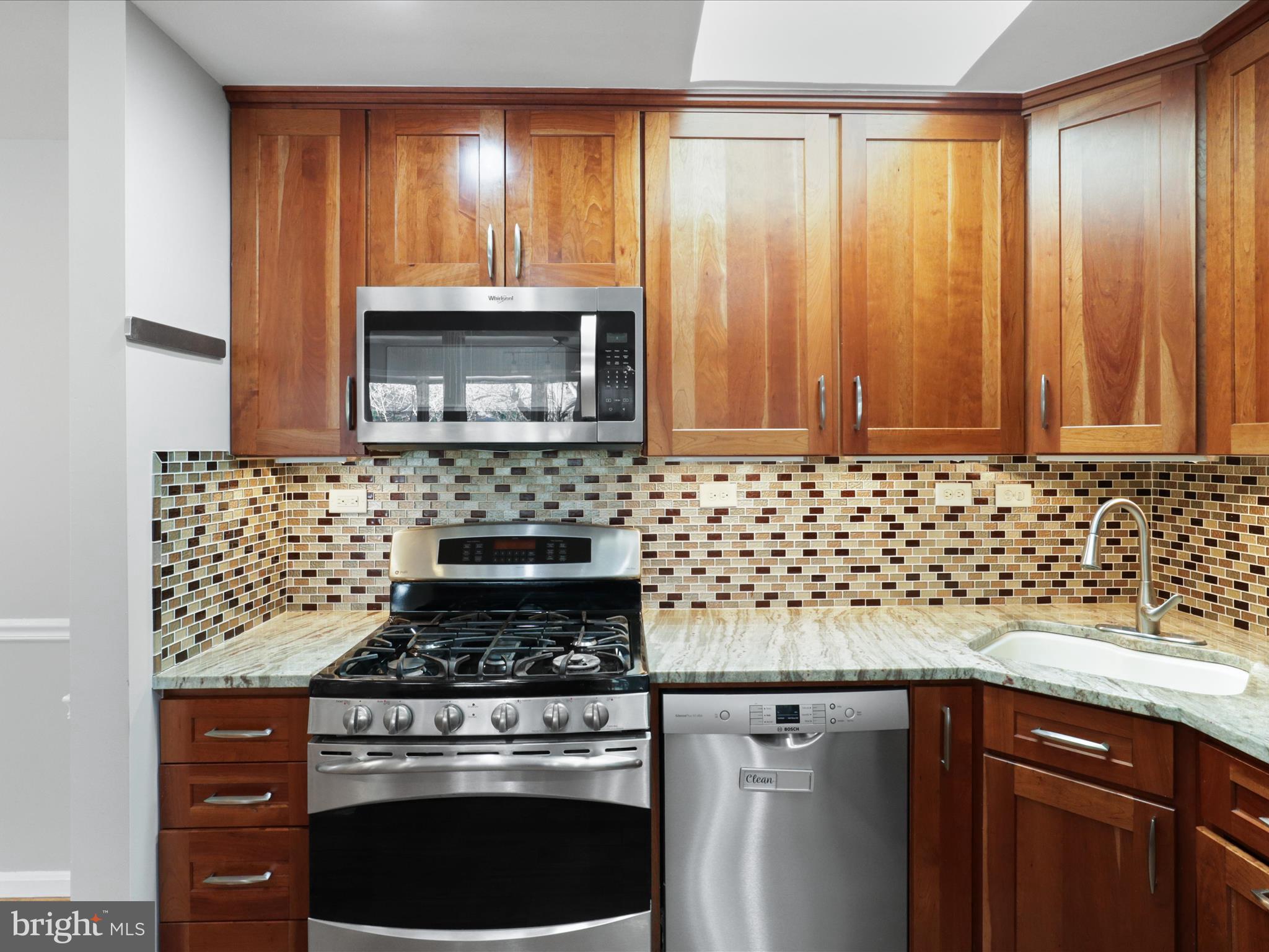 6817 Cabin John Road Springfield, VA 22150 - Photo 20 of 50