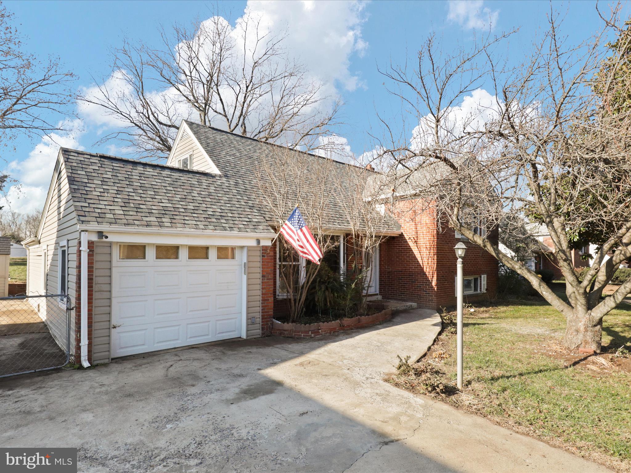 6817 Cabin John Road Springfield, VA 22150 - Photo 2 of 50