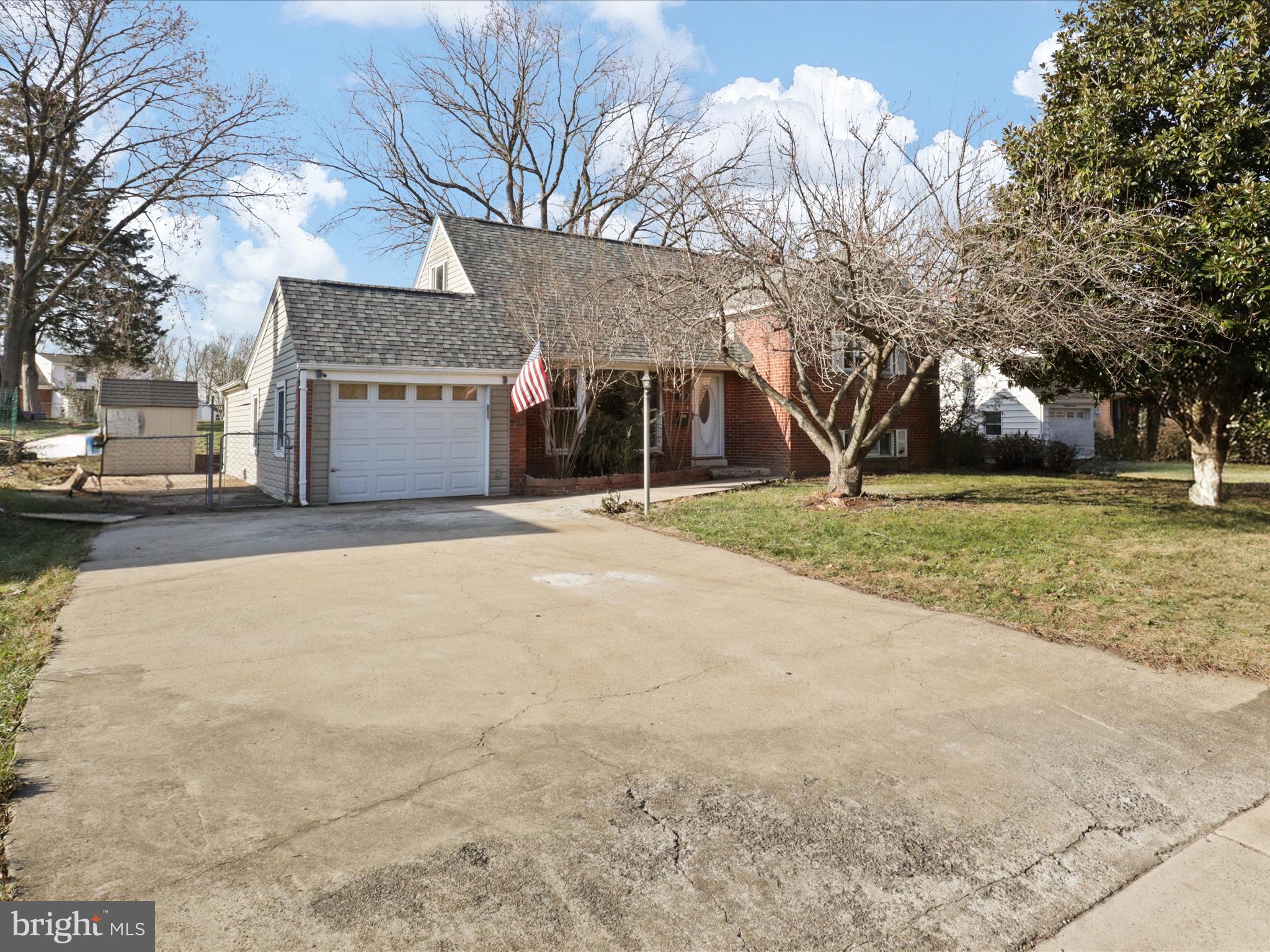 6817 Cabin John Road Springfield, VA 22150 - Photo 3 of 50