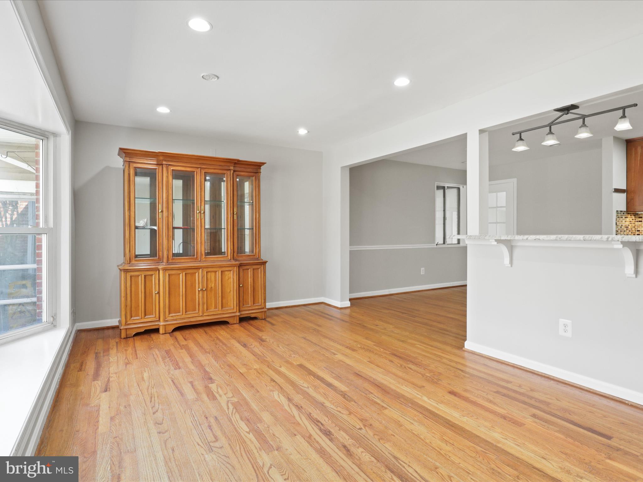 6817 Cabin John Road Springfield, VA 22150 - Photo 7 of 50