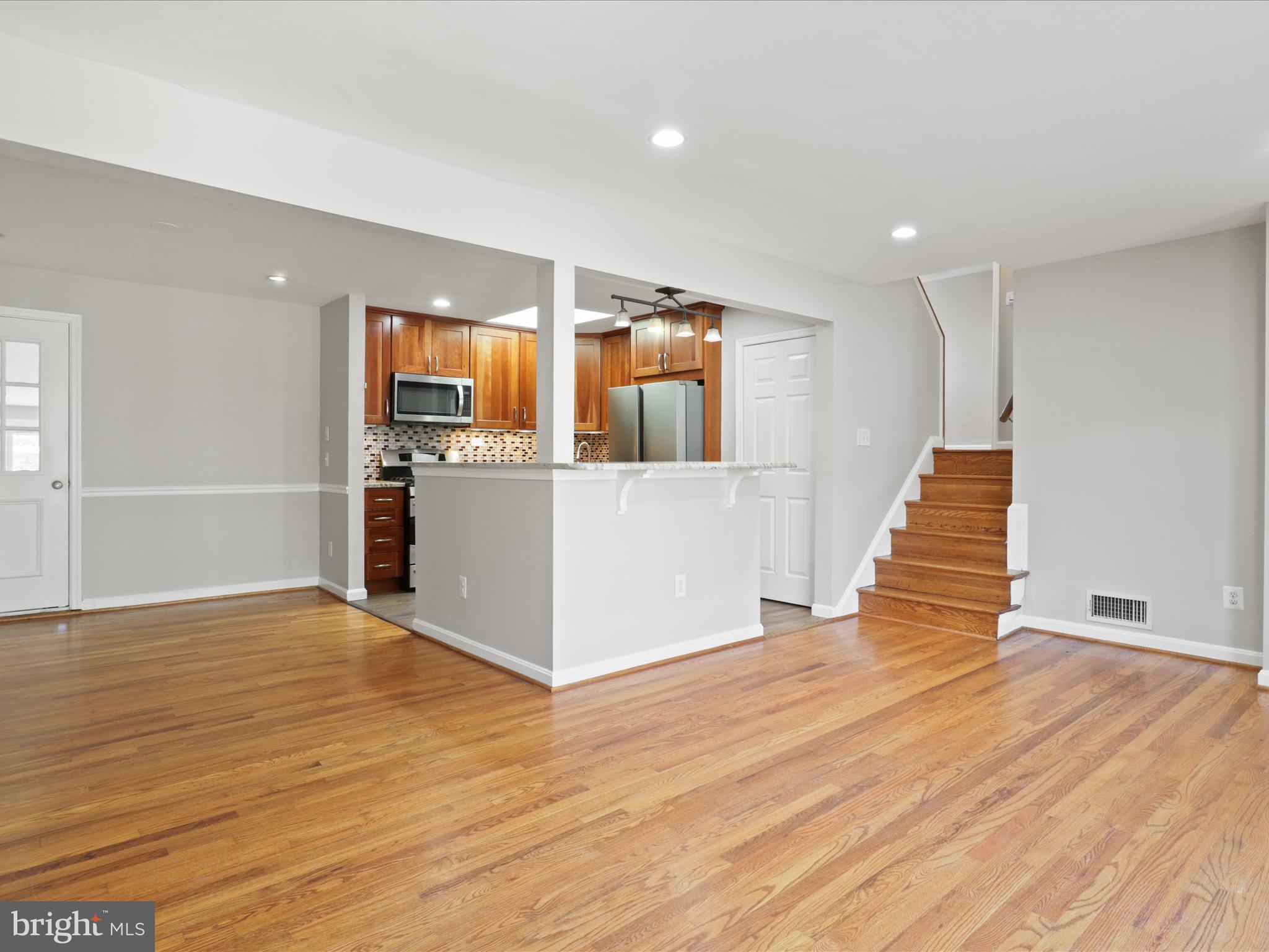 6817 Cabin John Road Springfield, VA 22150 - Photo 8 of 50