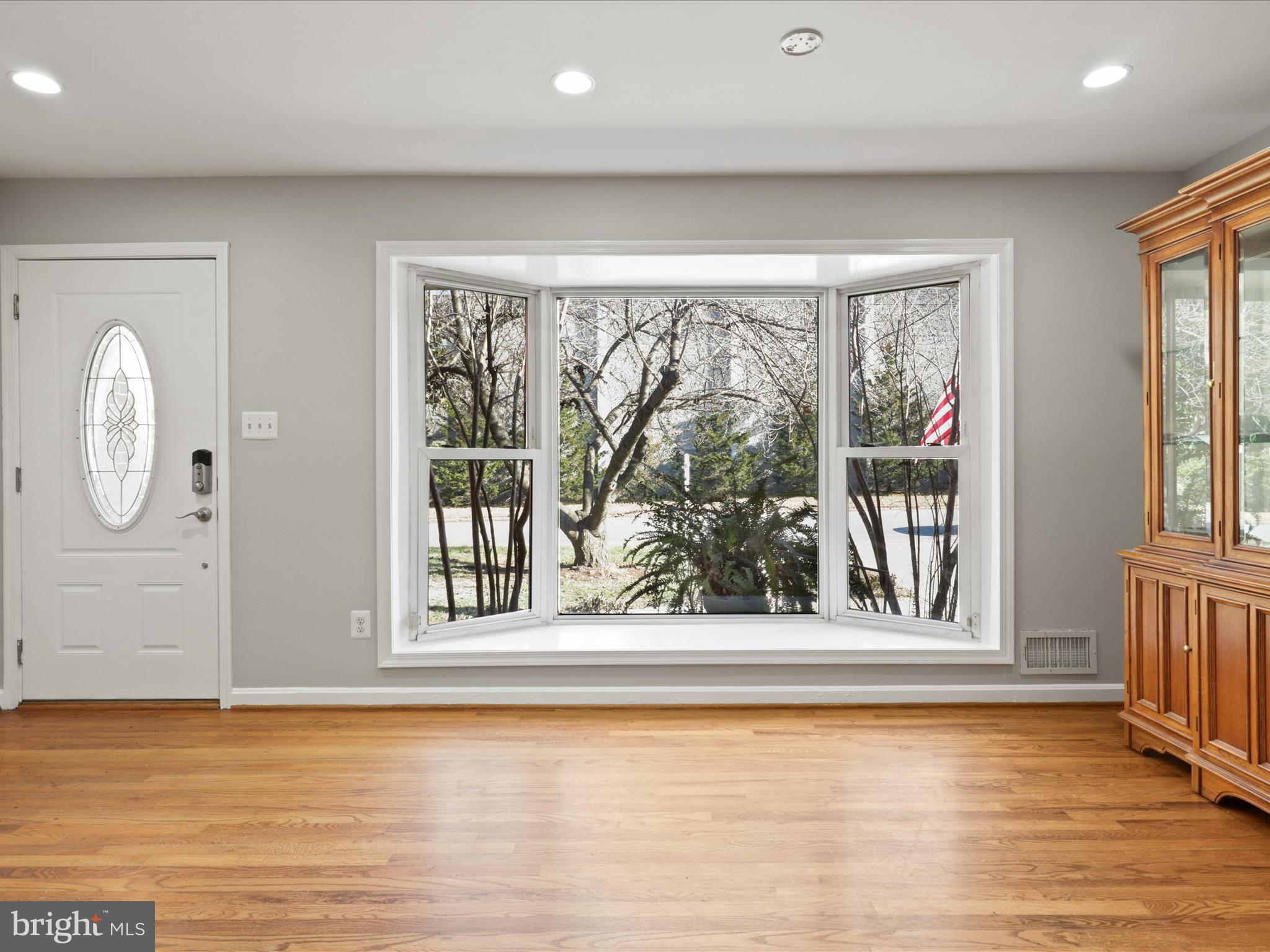 6817 Cabin John Road Springfield, VA 22150 - Photo 9 of 50