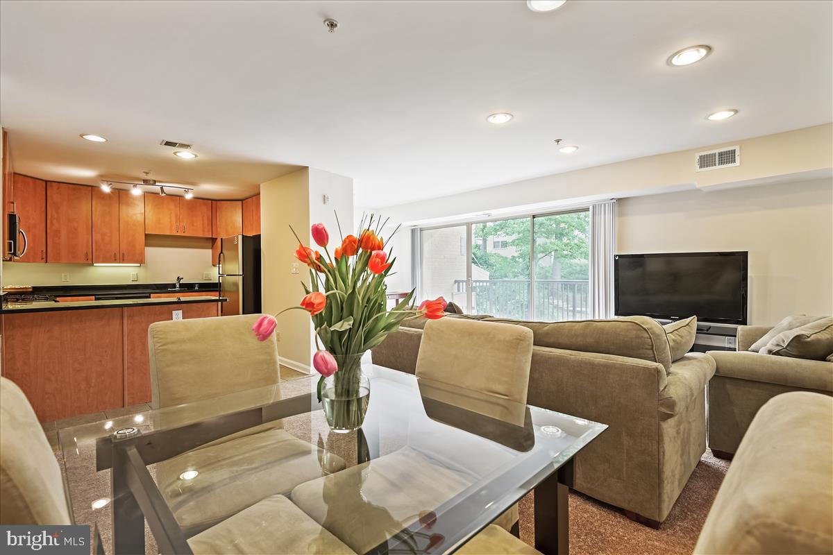 1138 Cove Road, Unit 201 Annapolis, MD 21403 - Photo 1 of 46 Dining/Living Room