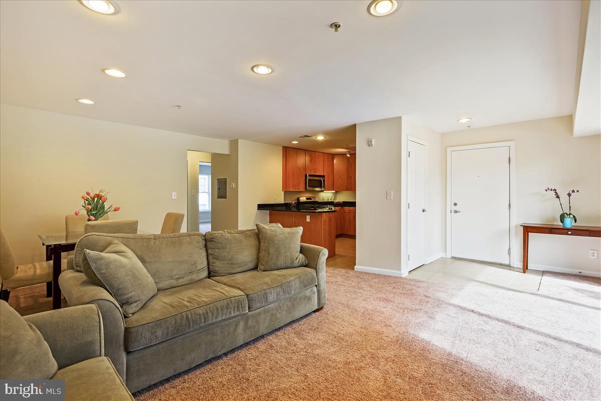 1138 Cove Road, Unit 201 Annapolis, MD 21403 - Photo 11 of 46 Living Room