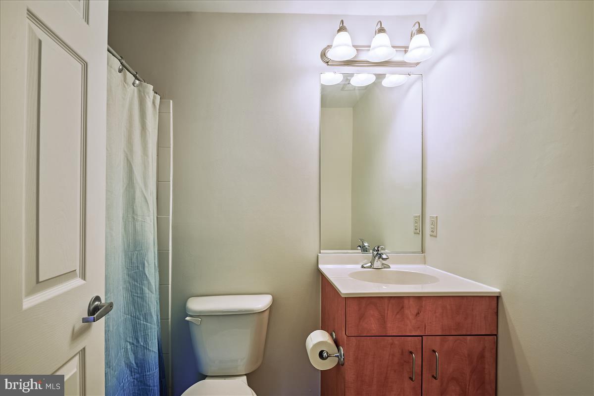 1138 Cove Road, Unit 201 Annapolis, MD 21403 - Photo 15 of 46 Primary Bath