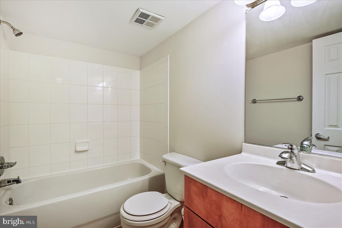 1138 Cove Road, Unit 201 Annapolis, MD 21403 - Photo 18 of 46 Main Bath
