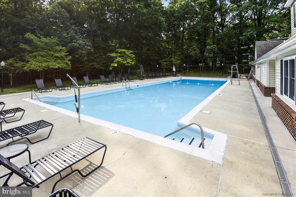 1138 Cove Road, Unit 201 Annapolis, MD 21403 - Photo 33 of 46 Spa Creek Pool