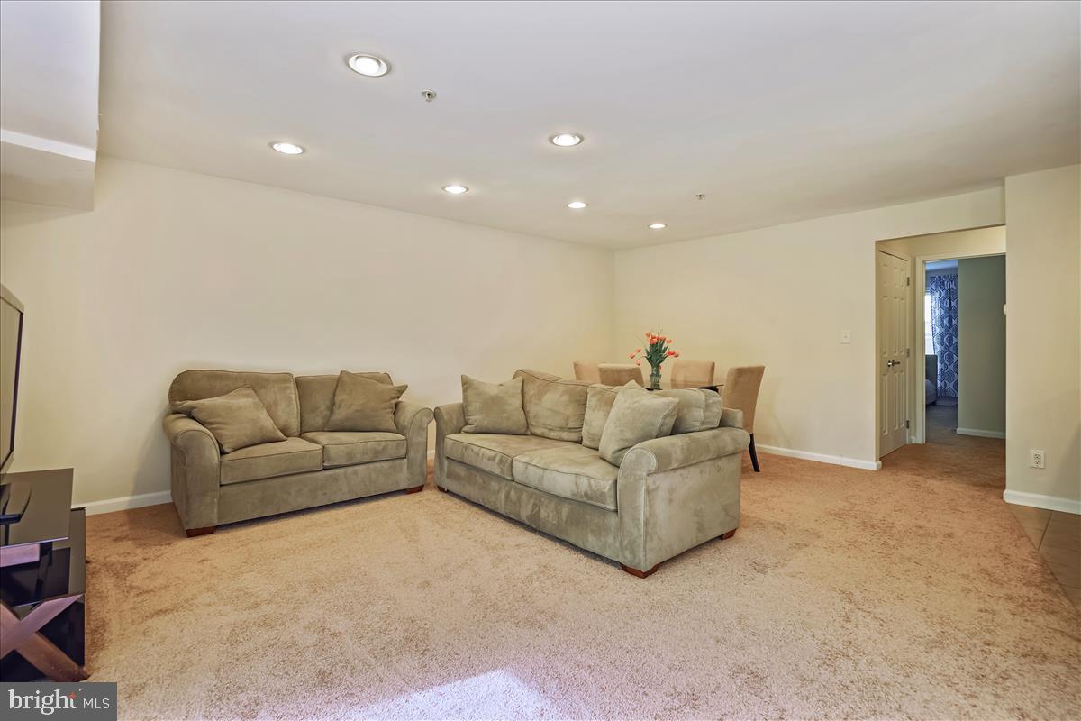 1138 Cove Road, Unit 201 Annapolis, MD 21403 - Photo 10 of 46 Living Room