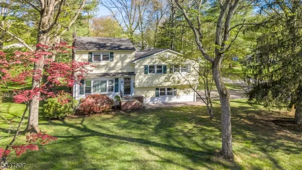 $949,000 | 380 Charnwood Road, New Providence, NJ 07974